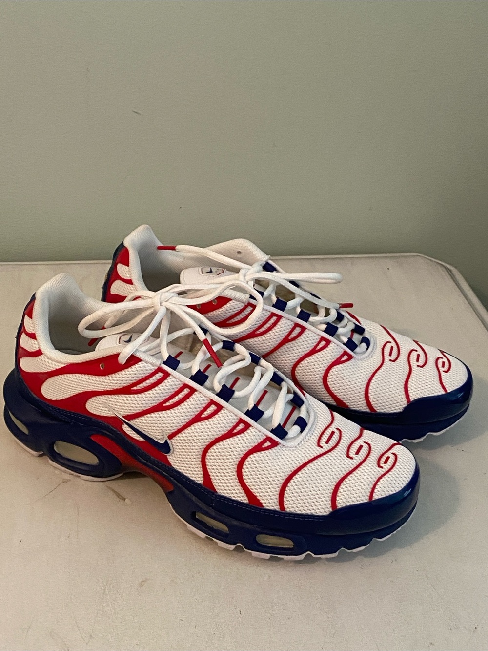 Nike Men's White Red and Navy Running Sneakers CZ9167-100